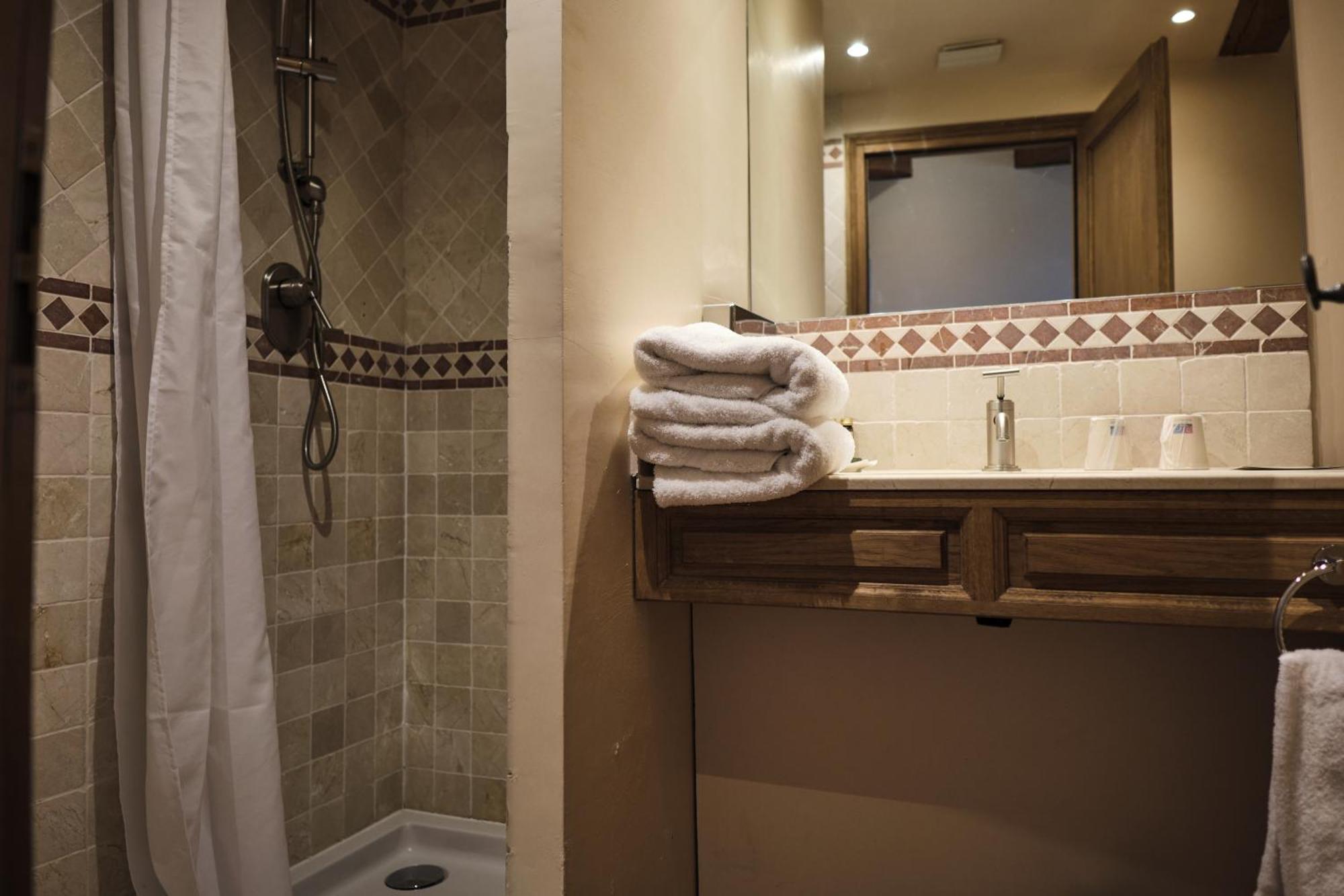 Hostellerie De La Tour D'Auxois Saulieu Esterno foto