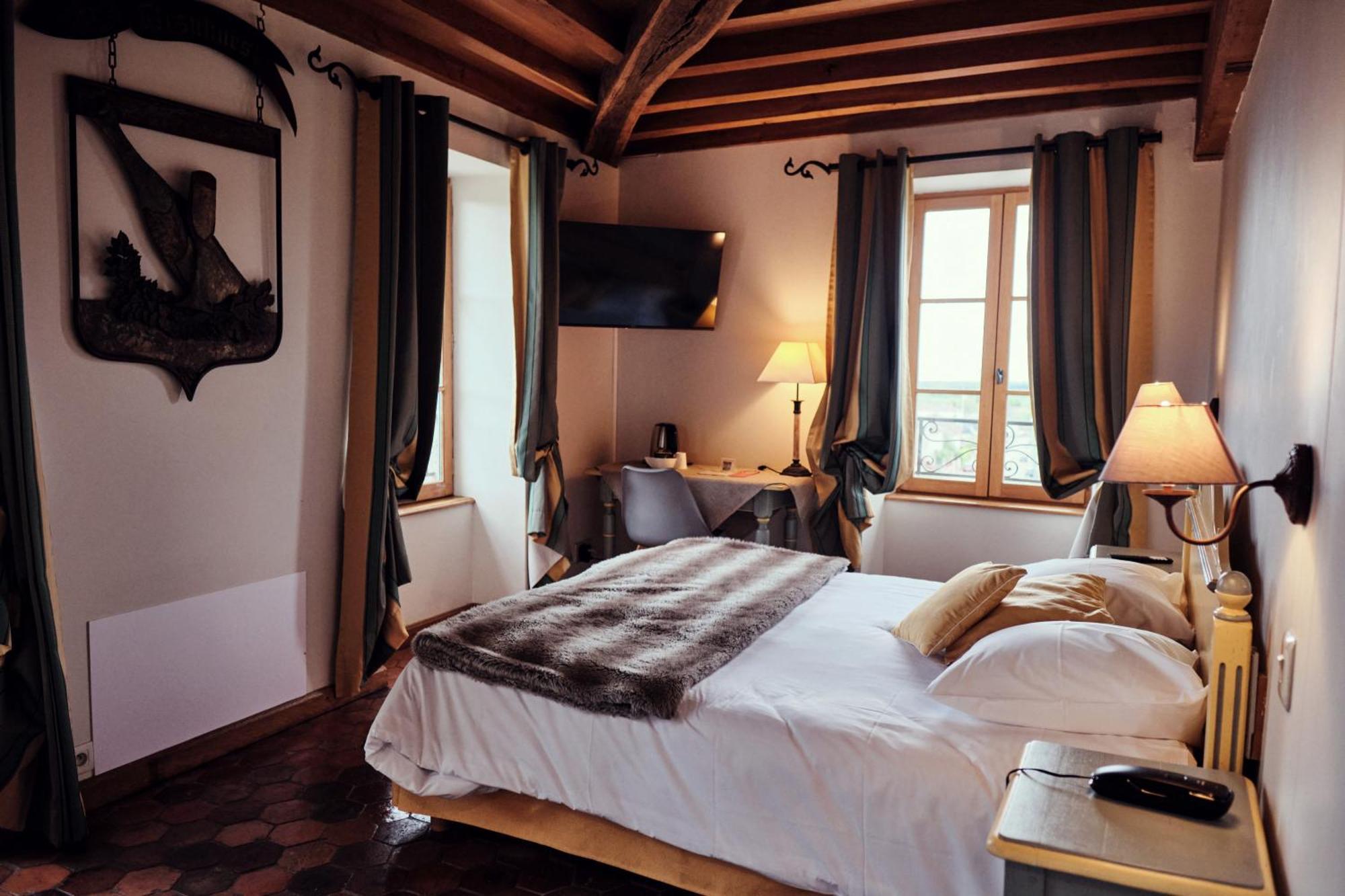 Hostellerie De La Tour D'Auxois Saulieu Esterno foto