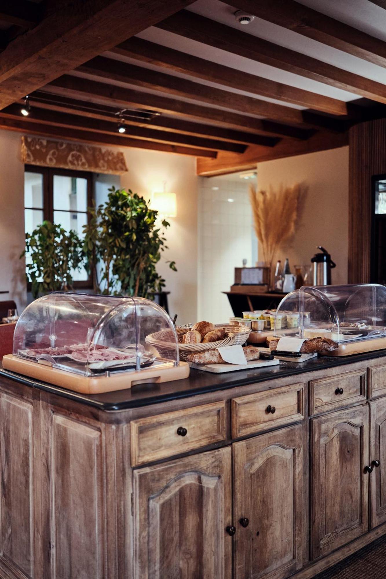 Hostellerie De La Tour D'Auxois Saulieu Esterno foto