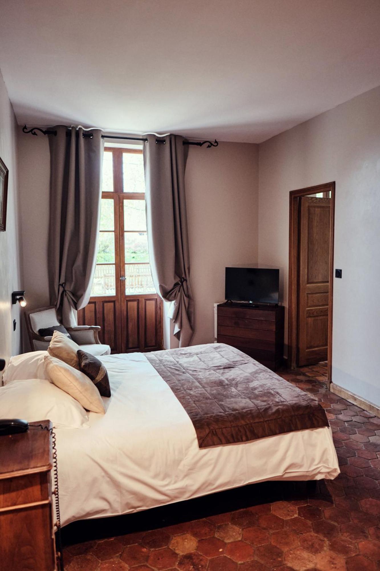 Hostellerie De La Tour D'Auxois Saulieu Esterno foto