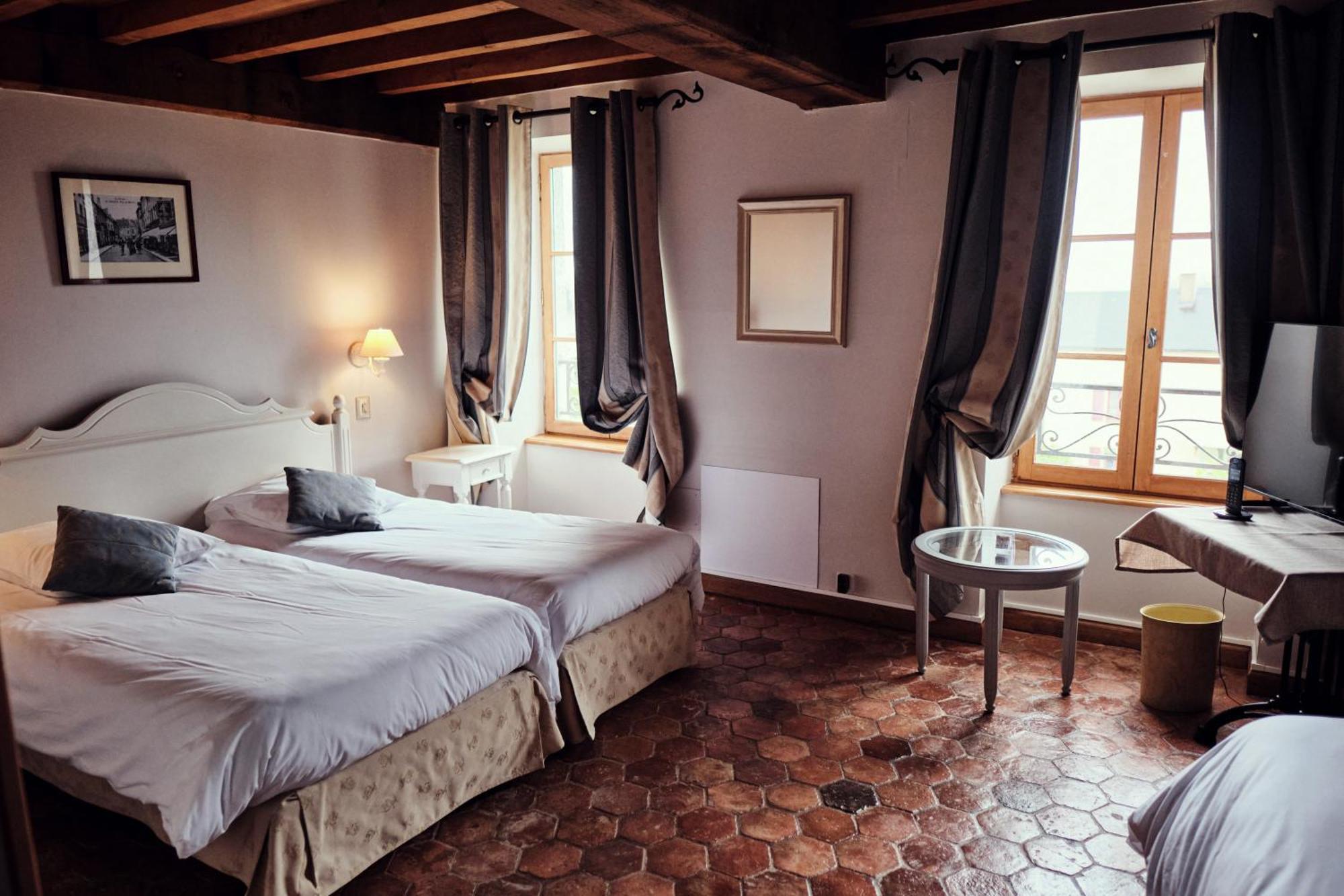 Hostellerie De La Tour D'Auxois Saulieu Esterno foto