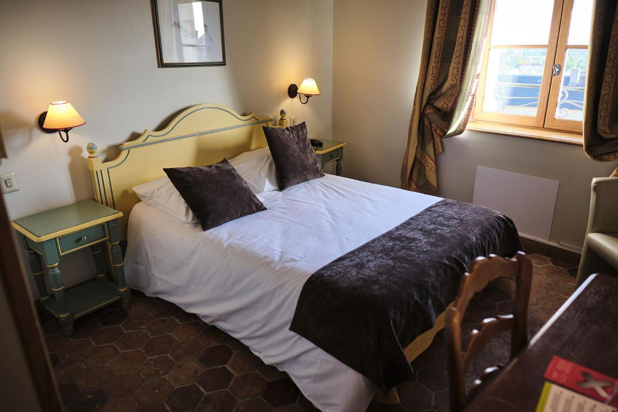 Hostellerie De La Tour D'Auxois Saulieu Esterno foto