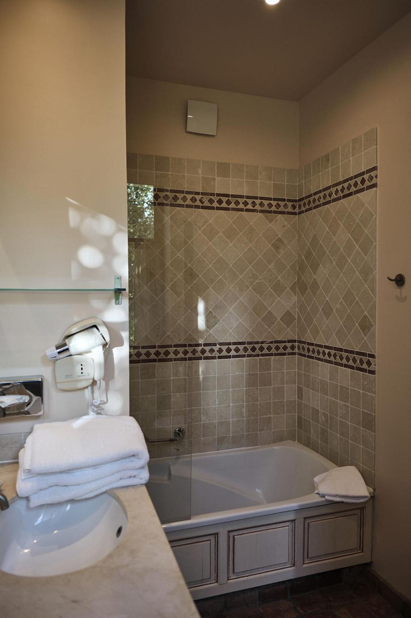 Hostellerie De La Tour D'Auxois Saulieu Esterno foto
