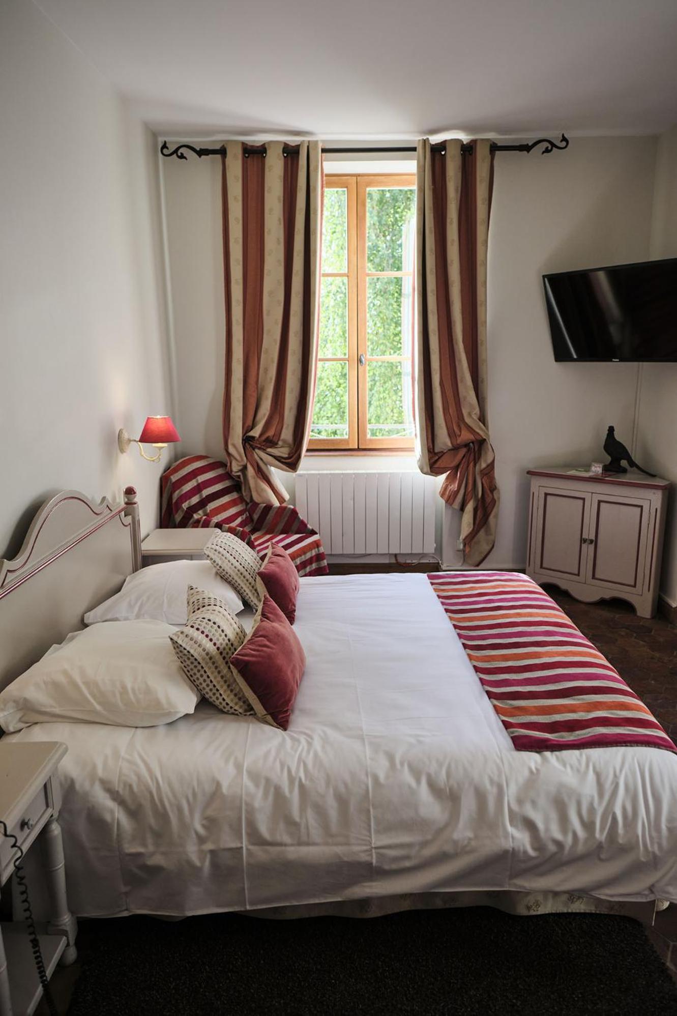 Hostellerie De La Tour D'Auxois Saulieu Esterno foto