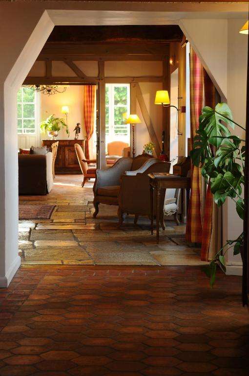 Hostellerie De La Tour D'Auxois Saulieu Esterno foto